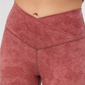 OFFLINE Aerie The Hugger Crossover High Waisted Crackle Legging Let’s Mauve XL